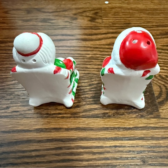Vintage Lefton Santa & Mrs Claus Salt Pepper Shakers on Chairs Christmas - Picture 2 of 4